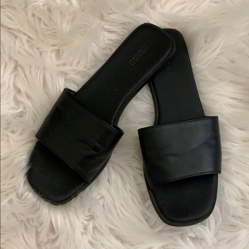 Black Faux Leather Sandals !